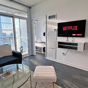 Stunning Luxurious Lakeview By Cn Tower Apartment